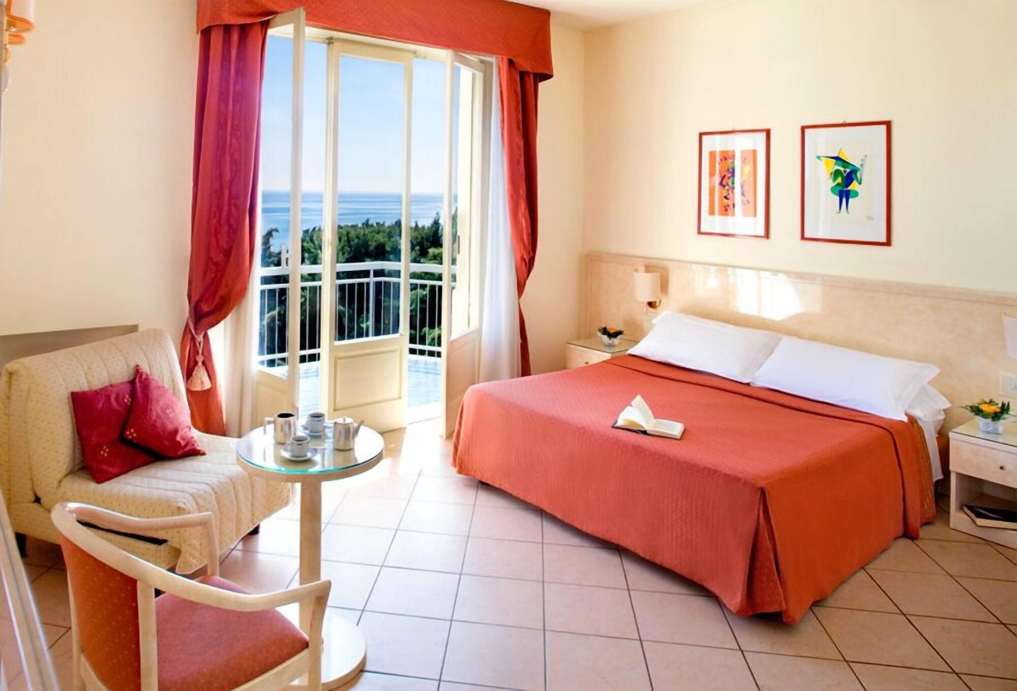 דיאנו מרינה Hotel Eden Park מראה חיצוני תמונה