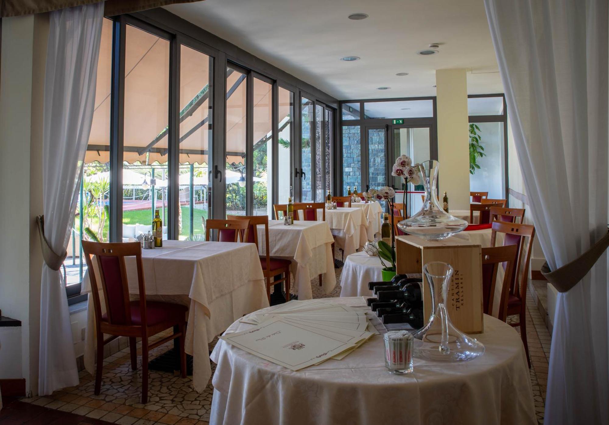 דיאנו מרינה Hotel Eden Park מראה חיצוני תמונה
