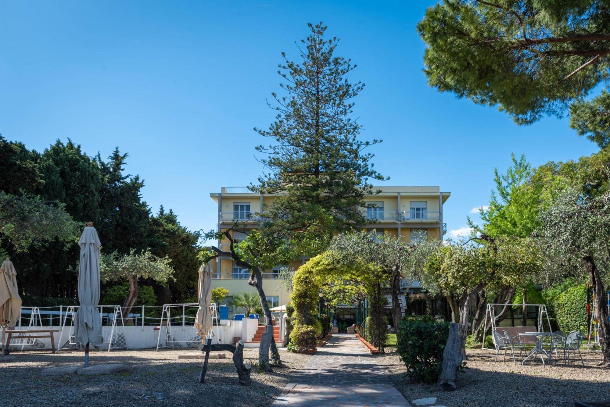 דיאנו מרינה Hotel Eden Park מראה חיצוני תמונה