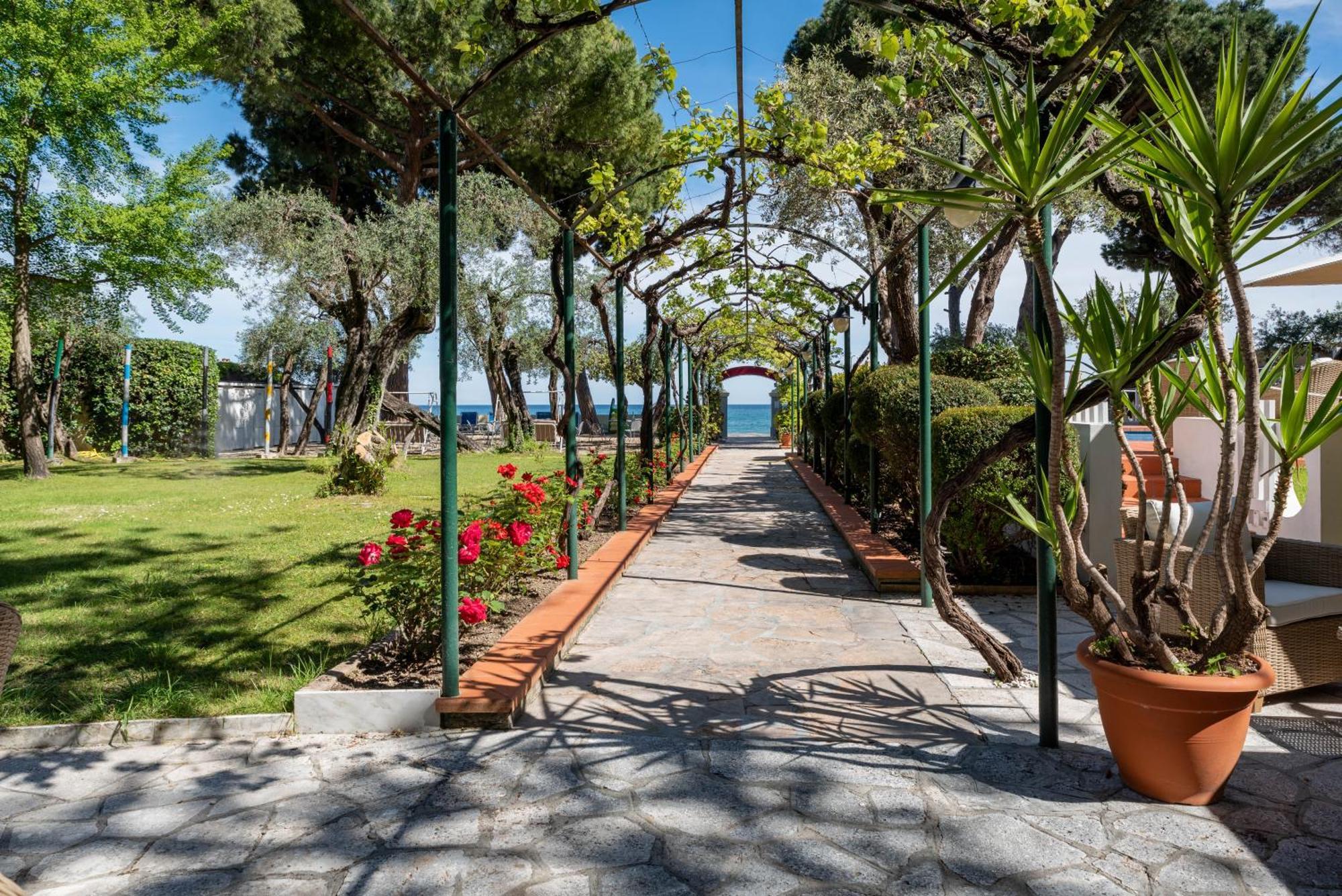 דיאנו מרינה Hotel Eden Park מראה חיצוני תמונה