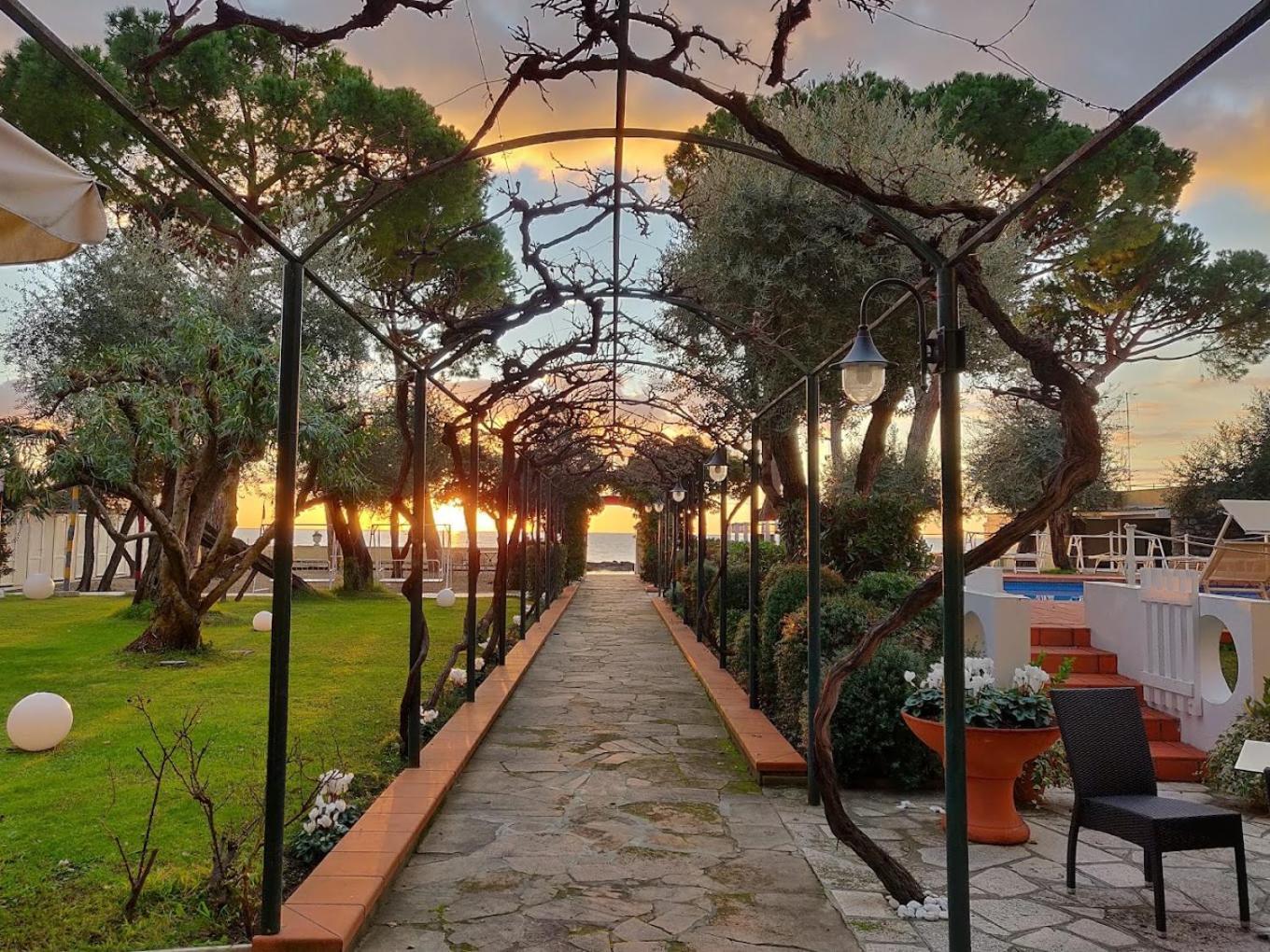 דיאנו מרינה Hotel Eden Park מראה חיצוני תמונה