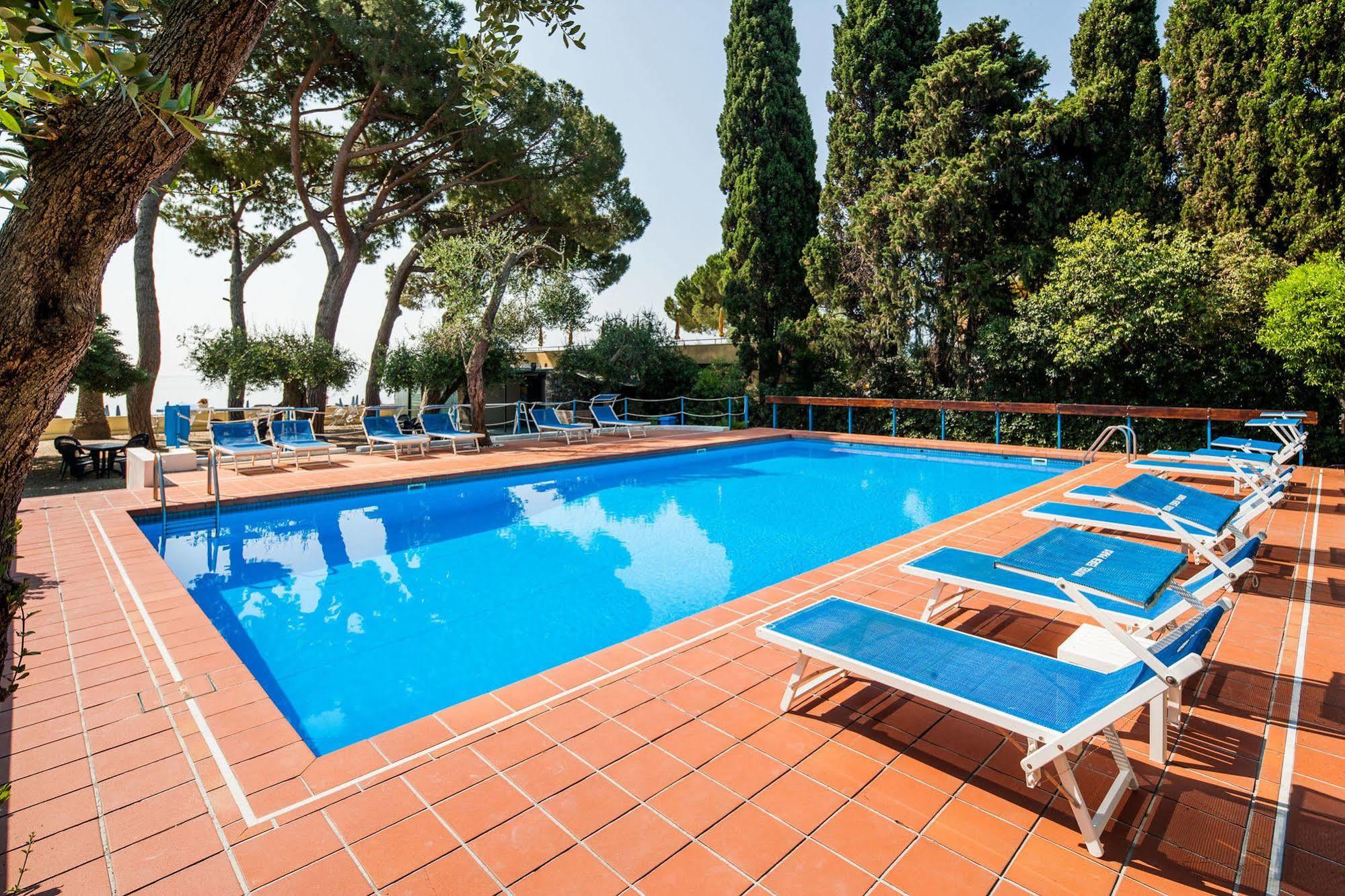 דיאנו מרינה Hotel Eden Park מראה חיצוני תמונה