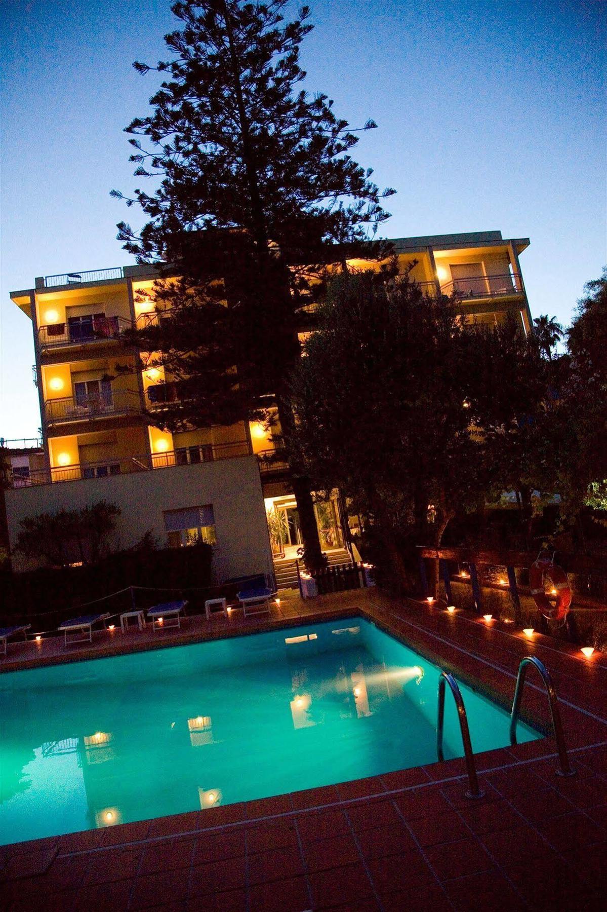 דיאנו מרינה Hotel Eden Park מראה חיצוני תמונה